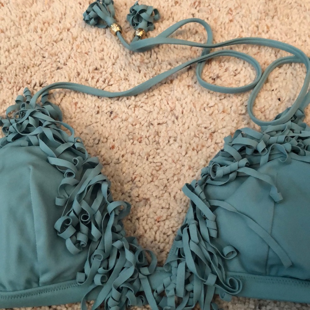Bikini - Picture 2 of 6